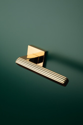 Kľučky na hranatých rozetách Zlatý APRILE