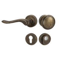 Kľučky na spevnených okrúhlych rozetách s prekrytím vložky Bronzový Mariani