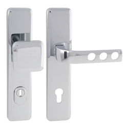 Kľučky na spevnených hranatých štítoch s prekrytím vložky Strieborný Mariani