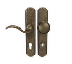 Kľučky na spevnených rustikálnych štítoch s prekrytím vložky Bronzový Mariani