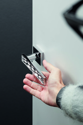 Kľučky na hranatých rozetách Strieborný LINEA CALI