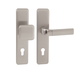 Kľučky na spevnených hranatých štítoch bez prekrytia vložky Kombinovaný Mariani