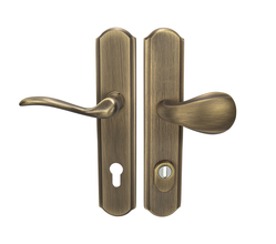 Kľučky na spevnených rustikálnych štítoch s prekrytím vložky Bronzový Mariani