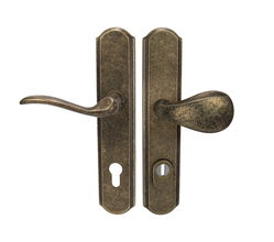 Kľučky na spevnených rustikálnych štítoch s prekrytím vložky Bronzový Mariani