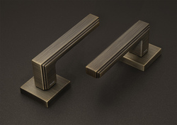 Kľučky na rustikálnych rozetách Bronzový FROSIO BORTOLO