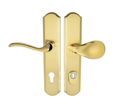 Kľučky na spevnených rustikálnych štítoch s prekrytím vložky Zlatý Mariani