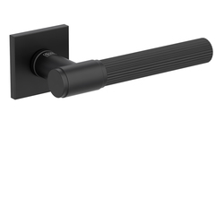 Kľučky na hranatých rozetách Čierny Griffwerk