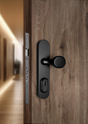 Kľučky na bezpečnostných oválnych štítoch s prekrytím vložky Čierny MPK