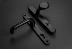 Kľučky na bezpečnostných oválnych štítoch s prekrytím vložky Čierny MPK