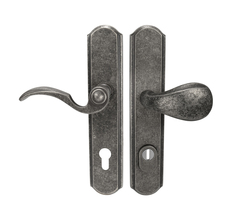 Kľučky na spevnených rustikálnych štítoch s prekrytím vložky Sivý Mariani