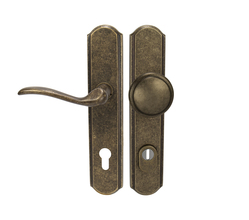 Kľučky na spevnených rustikálnych štítoch s prekrytím vložky Bronzový Mariani