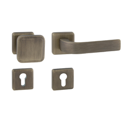 Kľučky na spevnených hranatých rozetách bez prekrytia vložky Bronzový Mariani