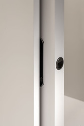 Mušle a madielka na posuvné drevené dvere Čierny PR