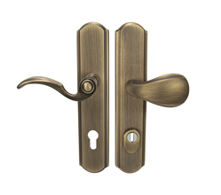 Kľučky na spevnených rustikálnych štítoch s prekrytím vložky Bronzový Mariani