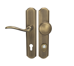 Kľučky na spevnených rustikálnych štítoch s prekrytím vložky Bronzový Mariani