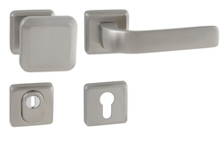 Kľučky na spevnených hranatých rozetách s prekrytím vložky Strieborný Mariani