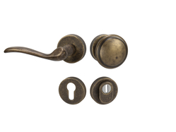 Kľučky na spevnených okrúhlych rozetách s prekrytím vložky Bronzový Mariani