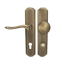 Kľučky na spevnených rustikálnych štítoch s prekrytím vložky Bronzový Mariani