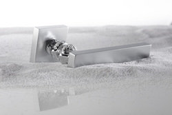 Kľučky na hranatých rozetách Kombinovaný LINEA CALI